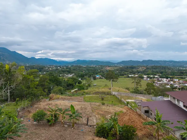 Panorámica del entorno y construcciones vecinas